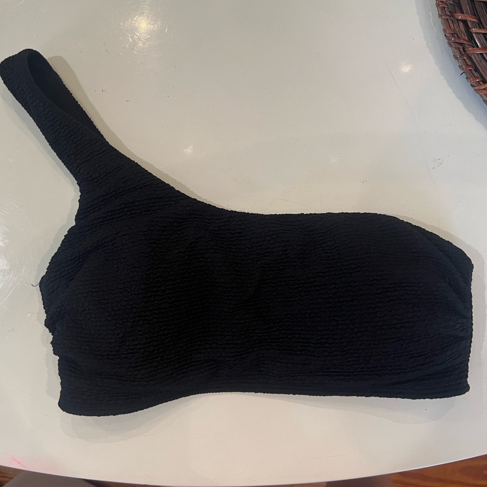 Women’s Gianni Bini Black One Shoulder Swim Top 🖤